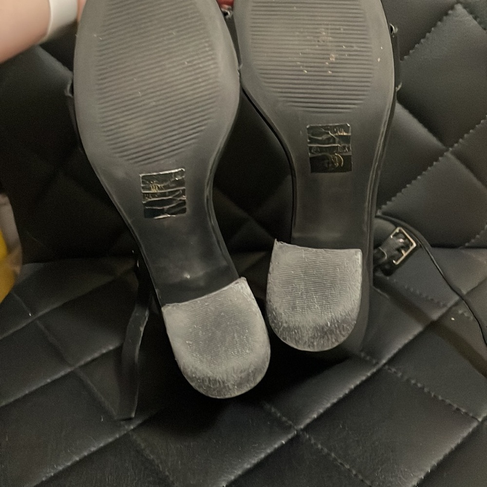 •BLACK HEELS• - Picture 8 of 8